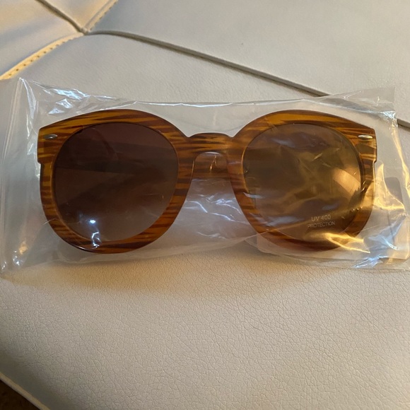 Stylish NWOT Sexy Sunglasses! - Picture 6 of 6